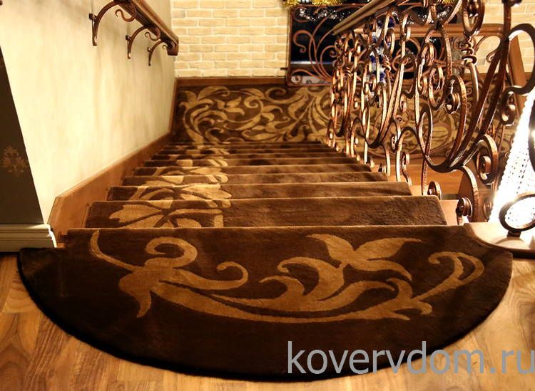 Ковровая дорожка ручной работы на лестницу