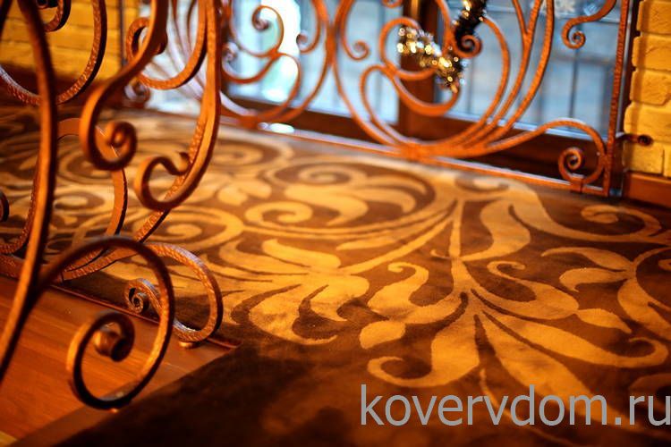 Ковровая дорожка ручной работы на лестницу